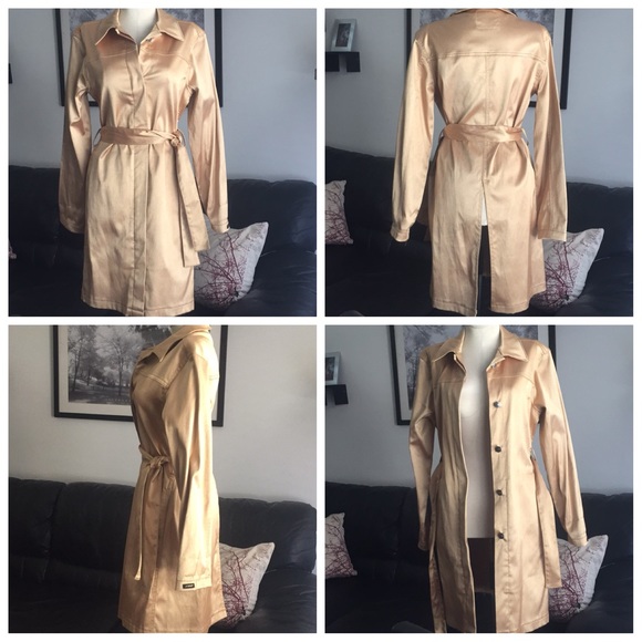 Xoxo Gold Trench Coat w/belt. Small. Like New - Picture 4 of 10
